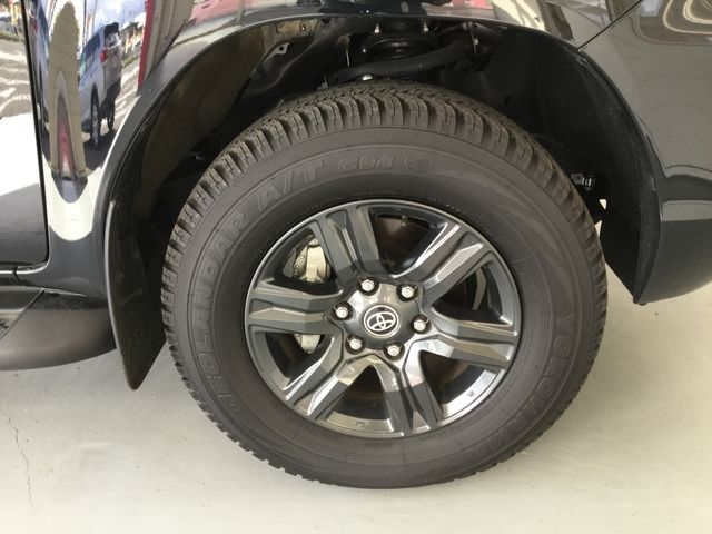 Toyota HILUX 2022-10 10281-24