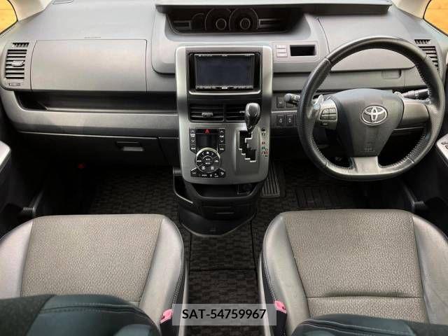Toyota VOXY 2012-10 255145-1