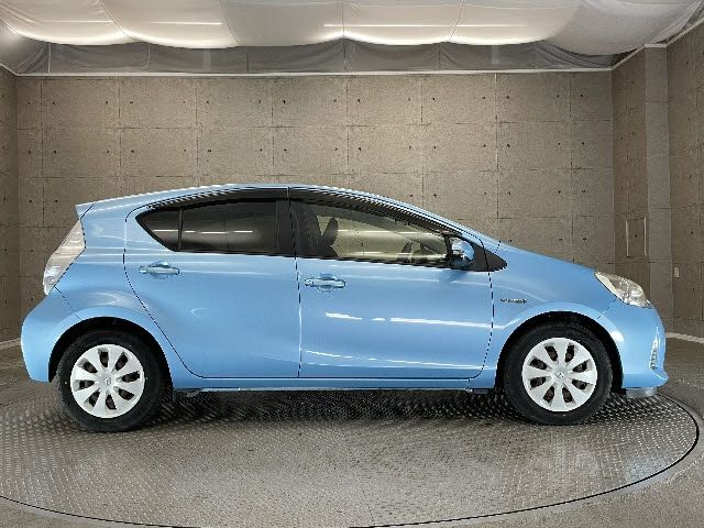 Toyota AQUA 2013-03 6866-7