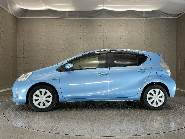 Toyota AQUA 2013-03 6866-8