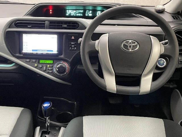 Toyota AQUA 2013-03 6866-1