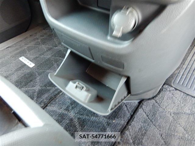 Toyota VOXY 2007-07 202122-22