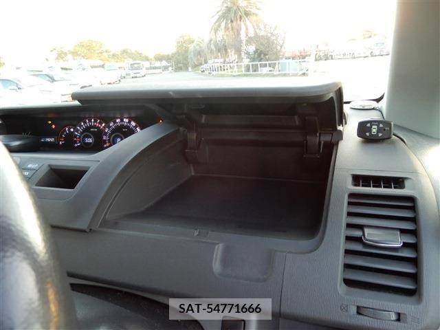 Toyota VOXY 2007-07 202122-14