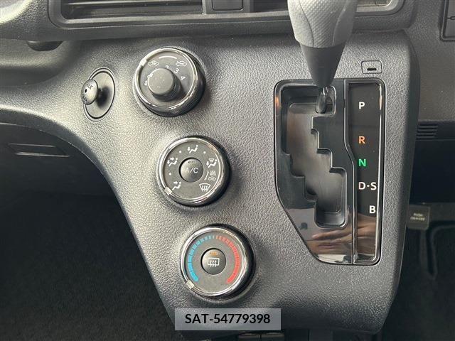 Toyota SIENTA 2020-01 298332-15