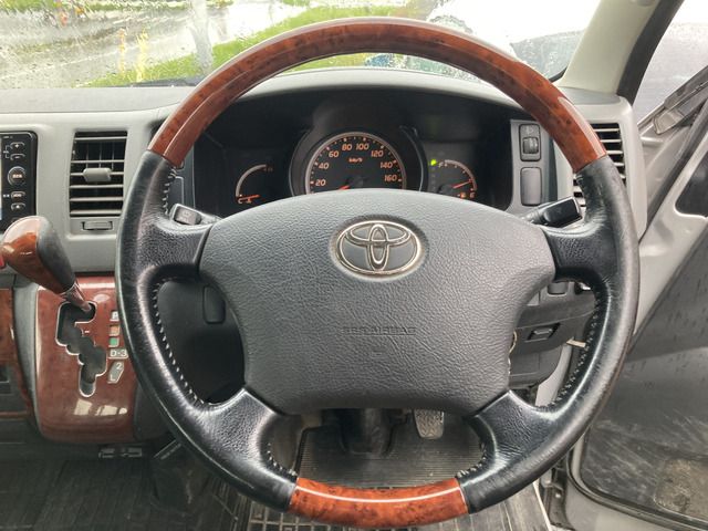 Toyota HIACE VAN 2010-12 1324-10