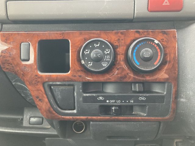 Toyota HIACE VAN 2010-12 1324-19