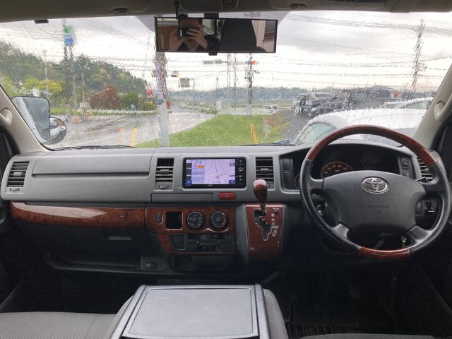 Toyota HIACE VAN 2010-12 1324-9