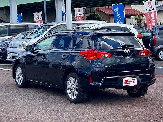Toyota AURIS 2012-10 5707-8
