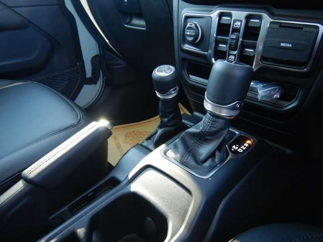Jeep WRANGLER 2023-10 27296-16