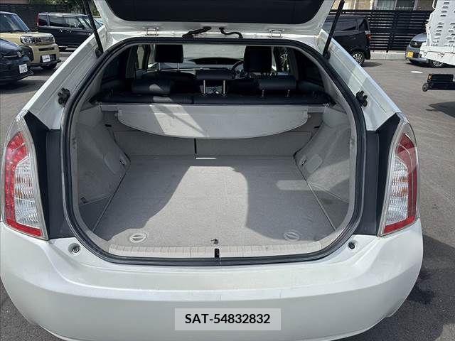 Toyota PRIUS 2013-02 377275-20