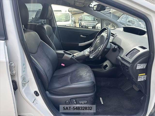 Toyota PRIUS 2013-02 377275-16