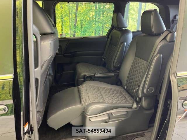 Toyota VOXY 2022-10 370369-5