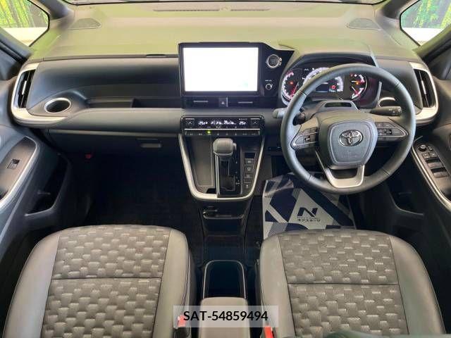 Toyota VOXY 2022-10 370369-1