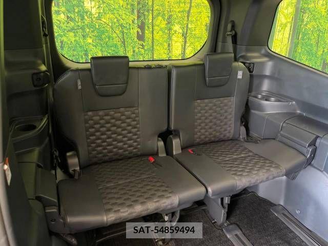 Toyota VOXY 2022-10 370369-9