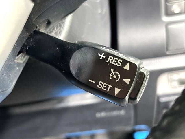 Toyota VOXY 2018-09 29037-6