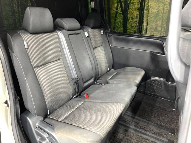 Toyota VOXY 2018-09 29037-9