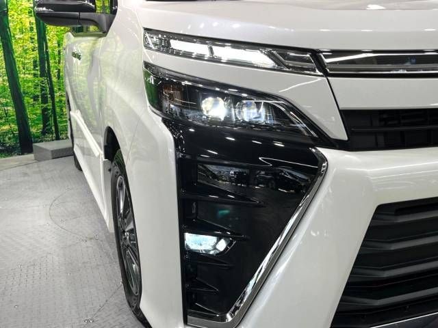 Toyota VOXY 2018-09 29037-12