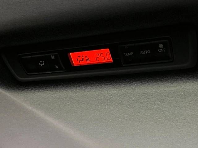 Toyota VOXY 2018-09 29037-7