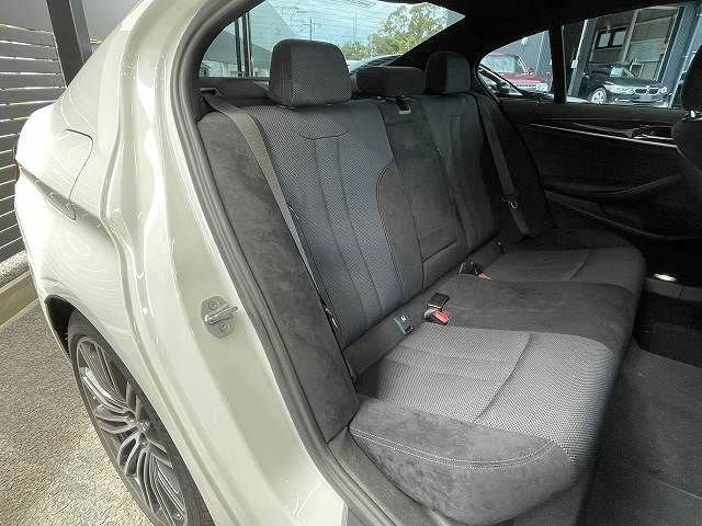 Bmw 5 SERIES 2017-03 193143-9
