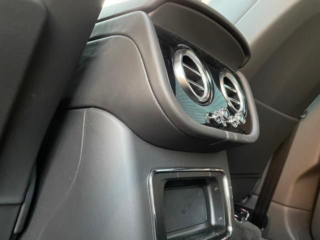 Bentley BENTAYGA 2018-10 4929-6