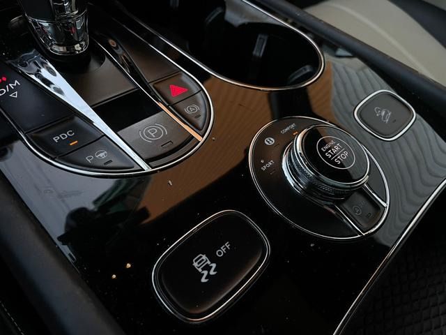 Bentley BENTAYGA 2018-10 4929-13
