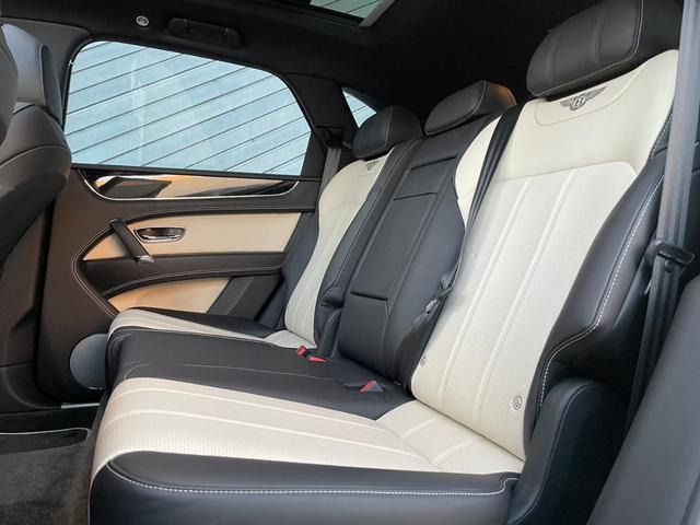 Bentley BENTAYGA 2018-10 4929-5