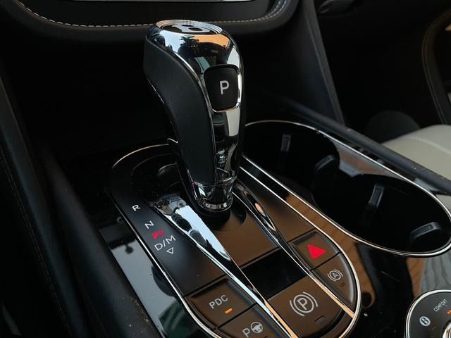Bentley BENTAYGA 2018-10 4929-12