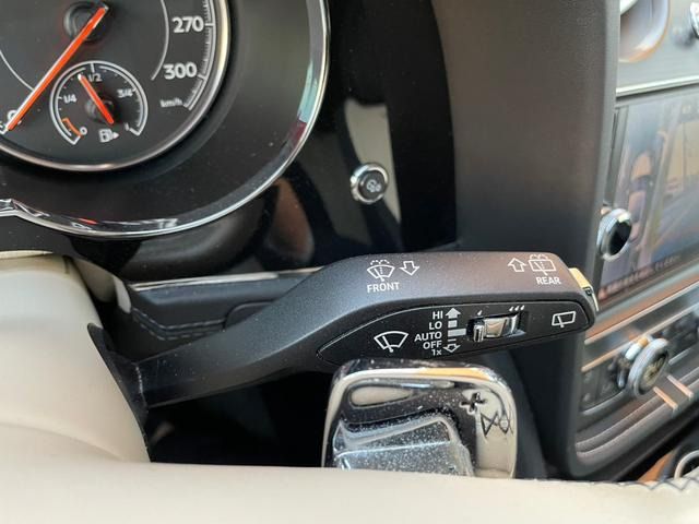 Bentley BENTAYGA 2018-10 4929-17