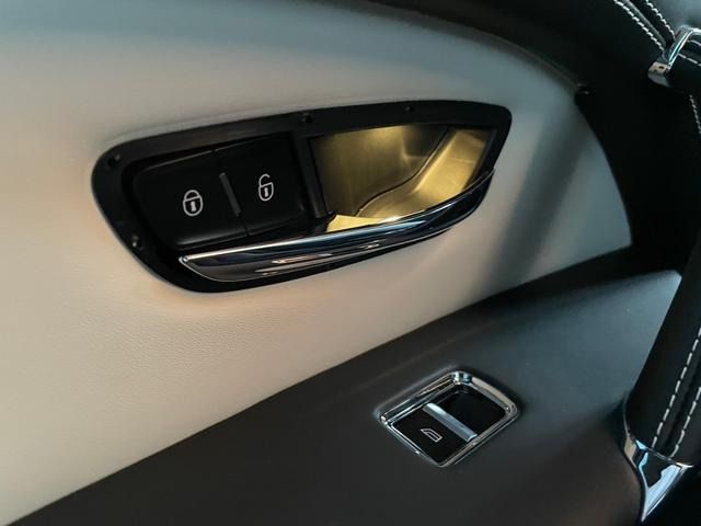 Bentley BENTAYGA 2018-10 4929-7