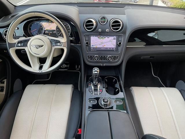 Bentley BENTAYGA 2018-10 4929-3