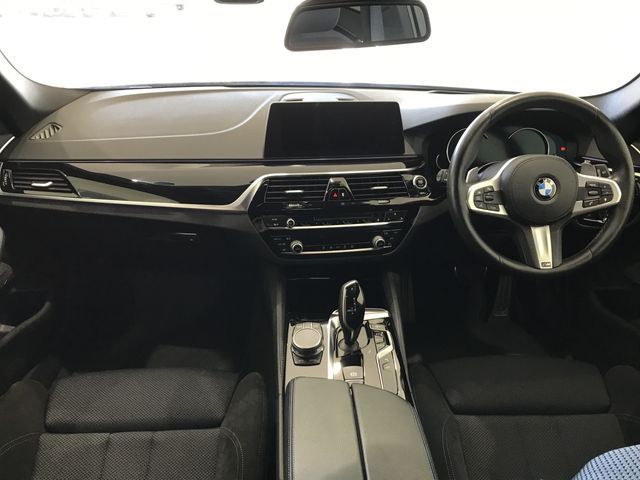 Bmw 5 SERIES 2019-04 15030-1