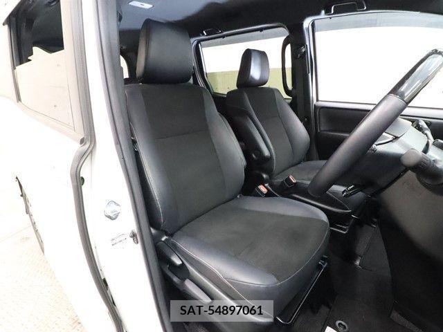 Toyota NOAH 2021-05 279487-3