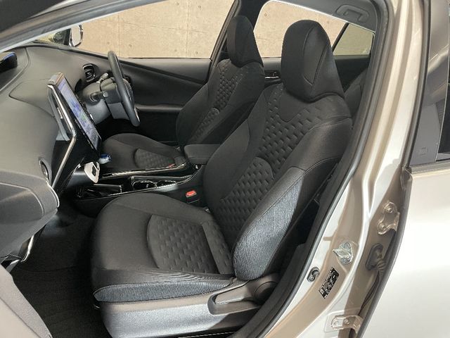 Toyota PRIUS PHV 2017-02 15388-12