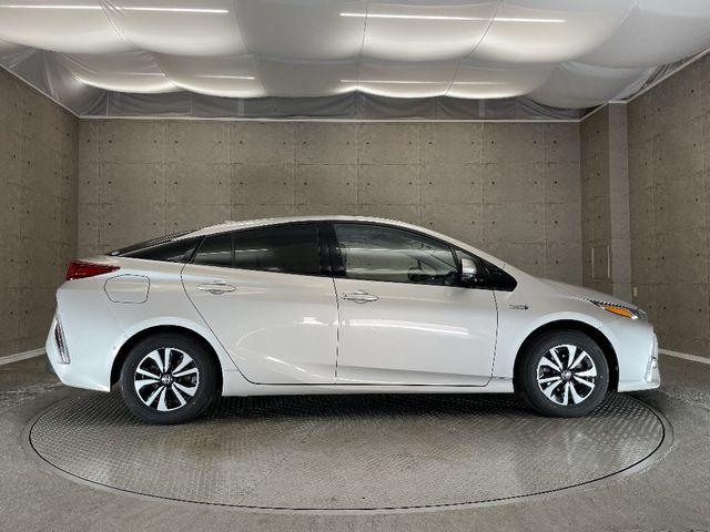 Toyota PRIUS PHV 2017-02 15388-7