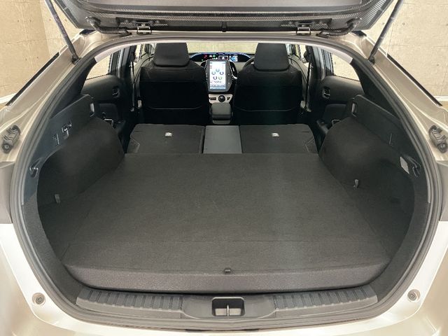 Toyota PRIUS PHV 2017-02 15388-15