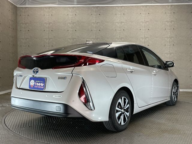 Toyota PRIUS PHV 2017-02 15388-3