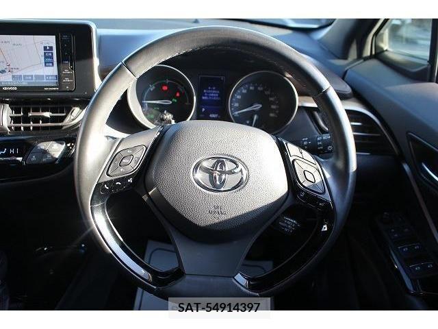 Toyota C-HR 2017-03 214184-16