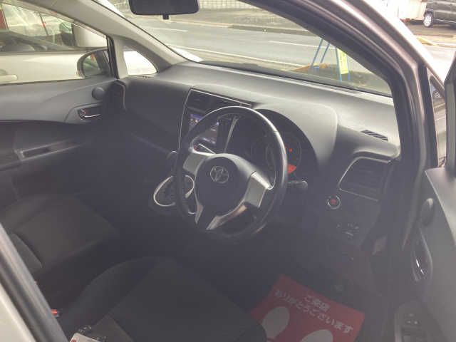 Toyota RACTIS 2014-09 21722-1