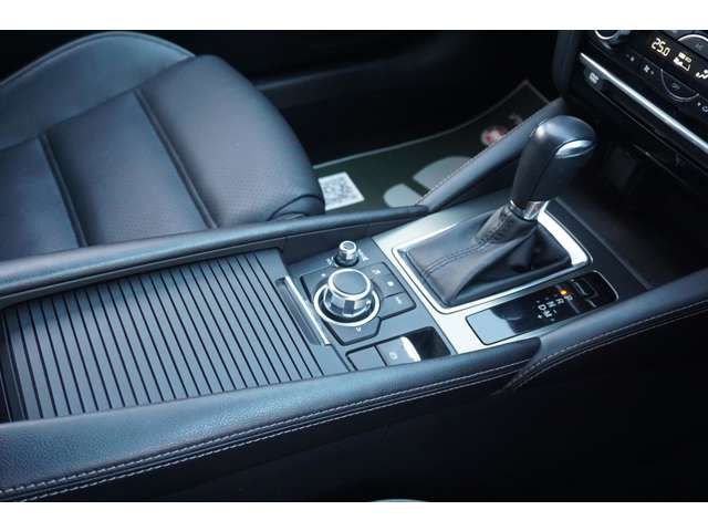 Mazda ATENZA 2017-04 24827-12