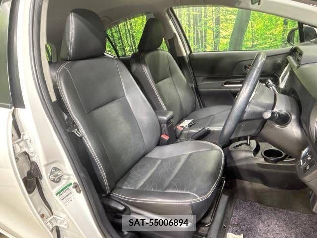 Toyota AQUA 2013-07 349590-7