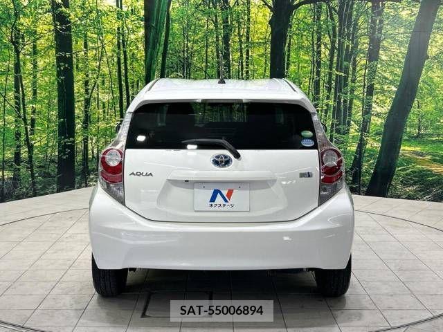 Toyota AQUA 2013-07 349590-17