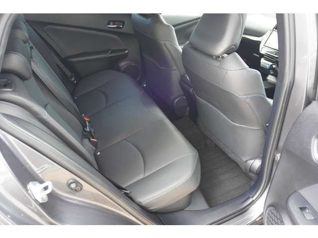 Toyota PRIUS 2019-05 12276-6
