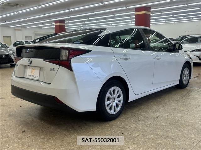 Toyota PRIUS 2021-01 349915-17