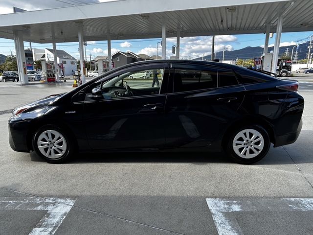 Toyota PRIUS 2018-04 11482-7