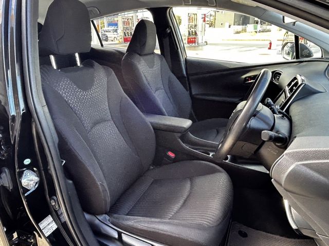 Toyota PRIUS 2018-04 11482-11