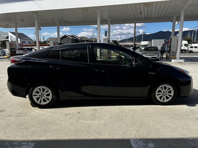 Toyota PRIUS 2018-04 11482-5
