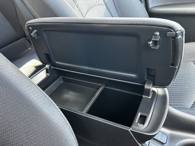 Toyota PRIUS 2018-04 11482-25