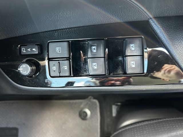 Toyota PRIUS 2018-04 11482-27