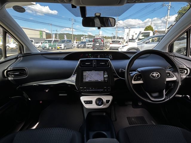Toyota PRIUS 2018-04 11482-2