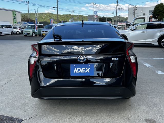 Toyota PRIUS 2018-04 11482-6
